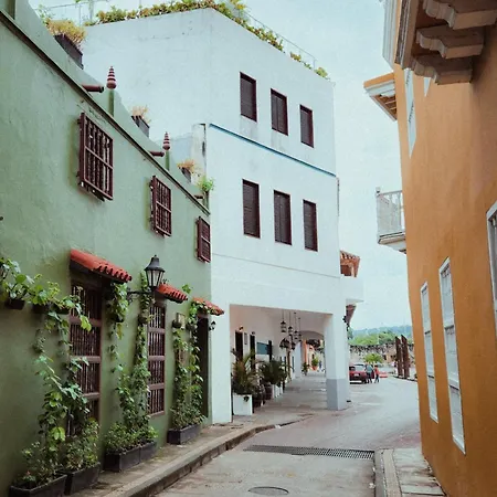 Hermoso Apartamento Centro Historico 2br Vista A Murallas-cartagena * Cartagena